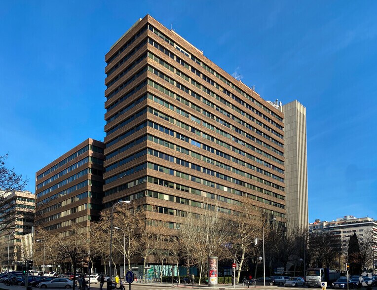 Paseo Castellana, 135, Madrid, Madrid à louer - Photo du bâtiment - Image 3 de 3