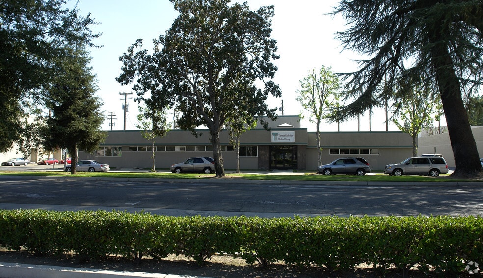 Kern Radiology Buildings portefeuille de 3 propriétés à vendre sur LoopNet.ca - Photo principale - Image 1 de 4