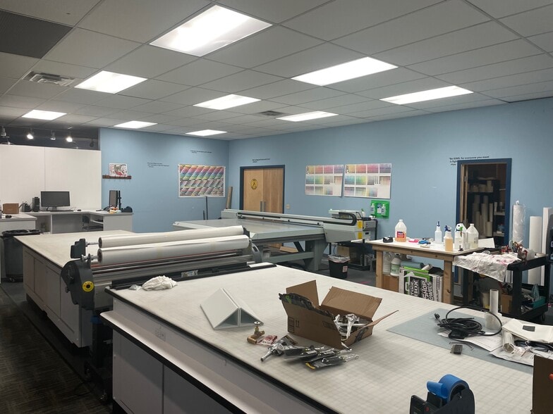 825 Leona St, Elyria, OH for lease - Interior Photo - Image 3 of 10