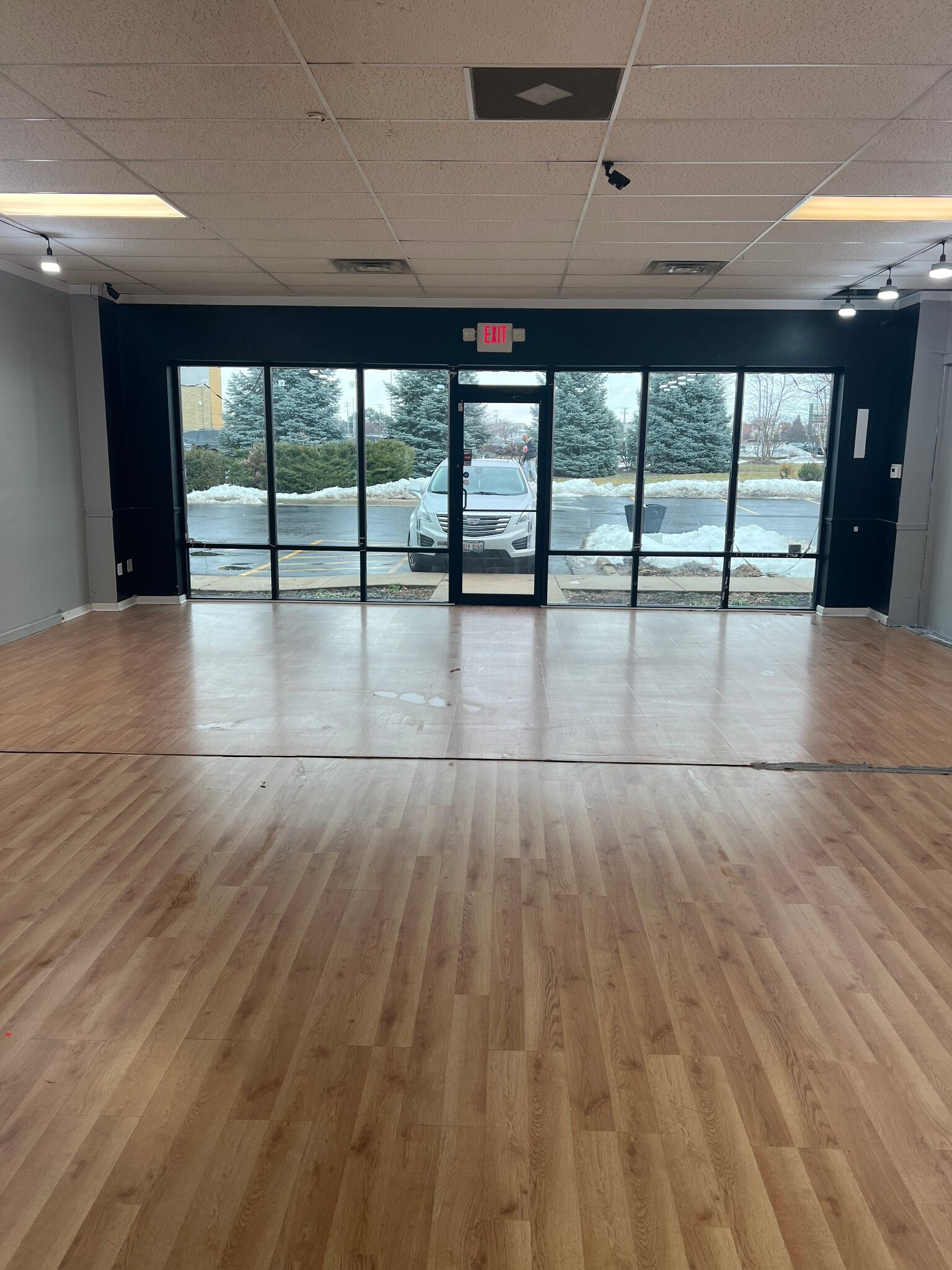 262 N Phelps Ave, Rockford, IL for lease Interior Photo- Image 1 of 9