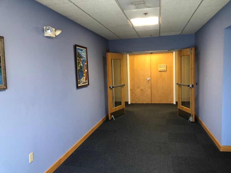 47 E Grove St, Middleborough, MA for lease - Interior Photo - Image 3 of 9