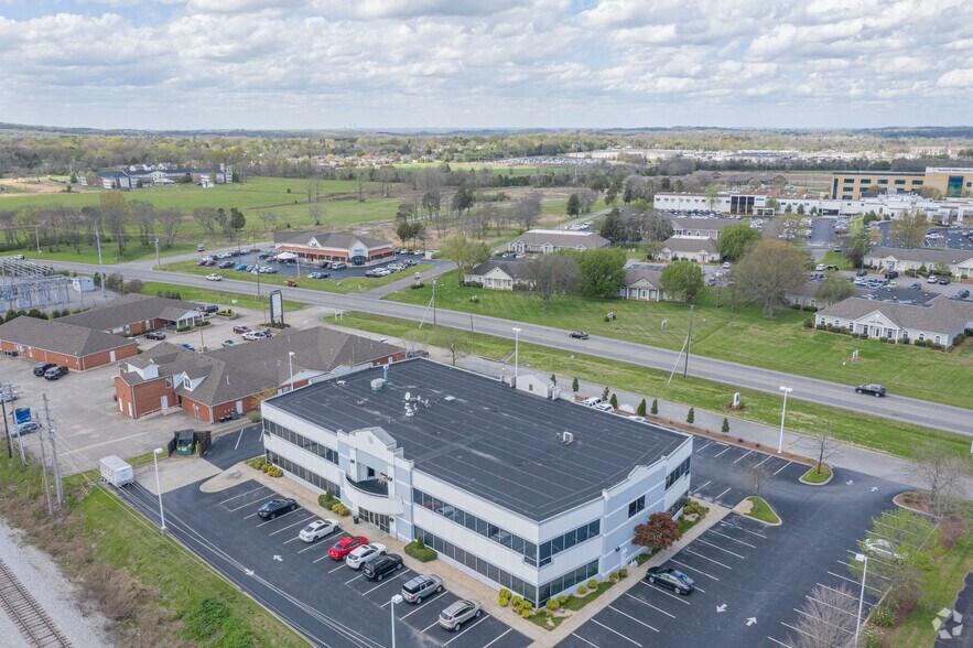1420 W Baddour Pky, Lebanon, TN à louer - Photo du bâtiment - Image 3 de 4