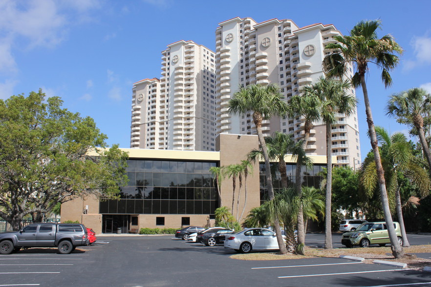 2075 W 1st St, Fort Myers, FL à vendre - Photo du bâtiment - Image 1 de 1