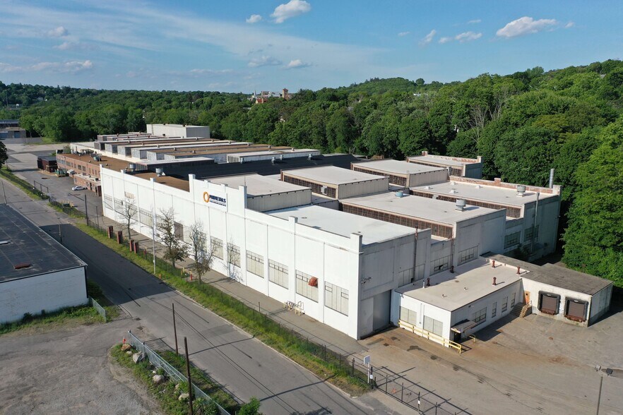 40-88 Crescent St, Worcester, MA à louer - Photo du bâtiment - Image 1 de 14