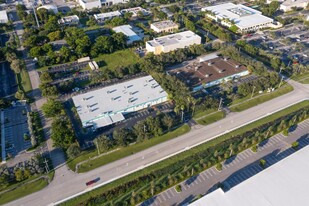 Industrial Office/Warehouse-62,396SF 5.4Acres - Entrepôt