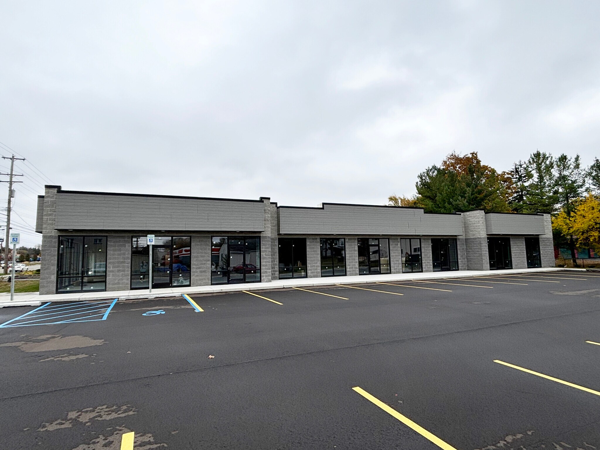 4233-4239 W Saginaw Hwy, Lansing, MI for lease Building Photo- Image 1 of 8