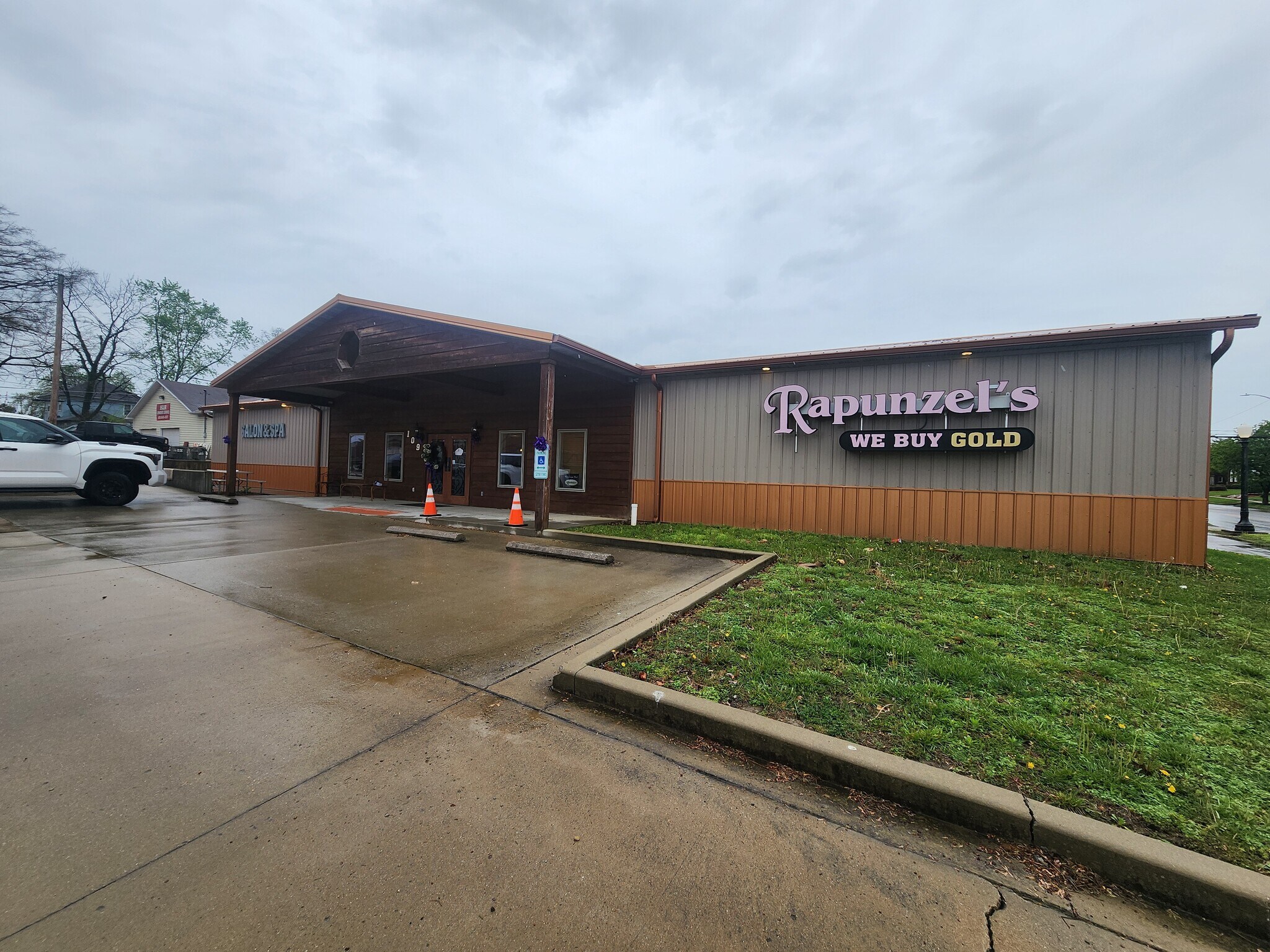 109 W Poplar St, Harrisburg, IL à vendre Photo principale- Image 1 de 33