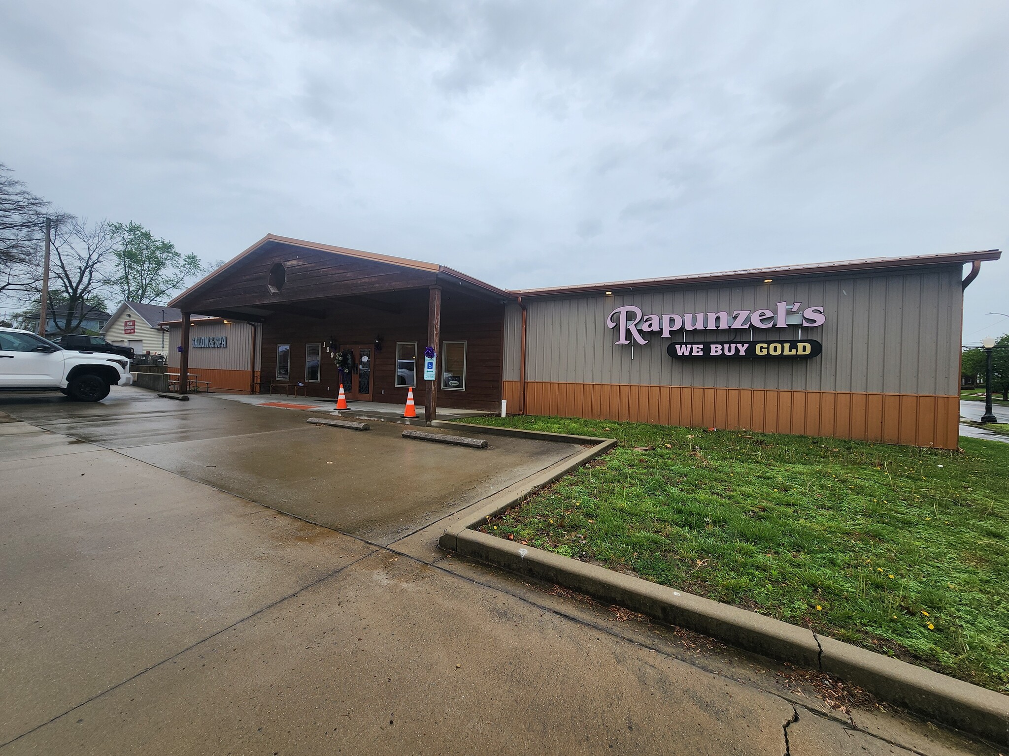 109 W Poplar St, Harrisburg, IL for sale Primary Photo- Image 1 of 33