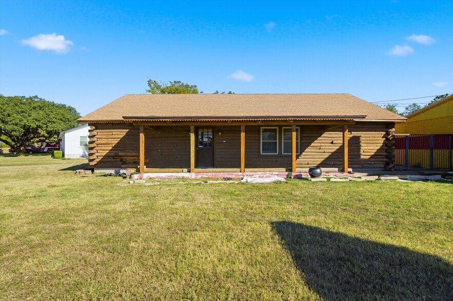 901 N Valley Mills Dr, Waco, TX for lease - Building Photo - Image 1 of 5