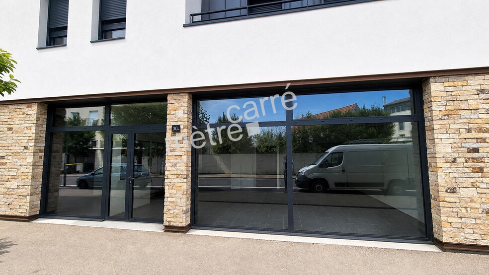 30 Rue Maurice Daniel, Saint-Sébastien-sur-Loire à louer - Photo du bâtiment - Image 2 de 3