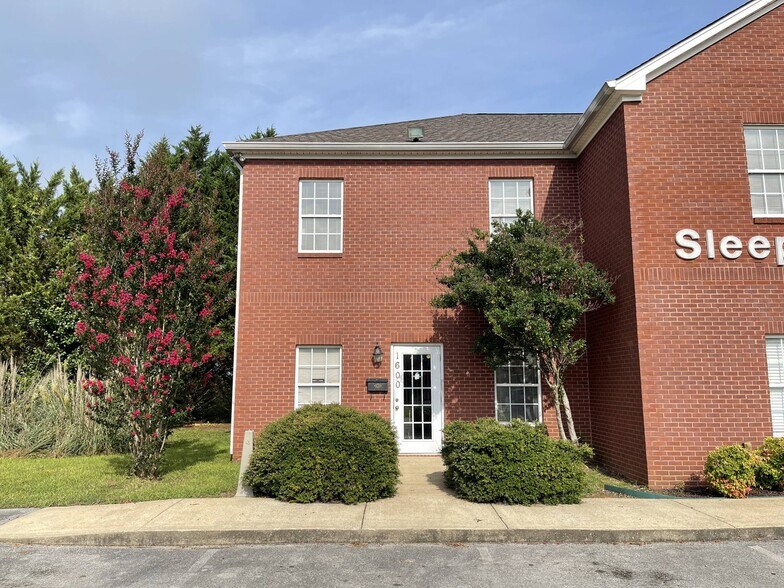 1600 Clingan Ridge Dr, Cleveland, TN à louer - Photo du bâtiment - Image 2 de 28