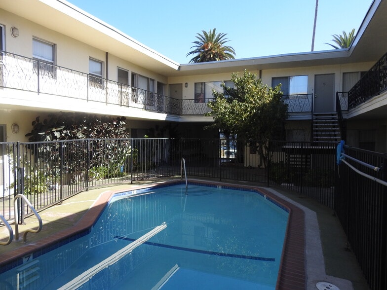 409 S Manhattan Pl, Los Angeles, CA for sale - Building Photo - Image 3 of 18