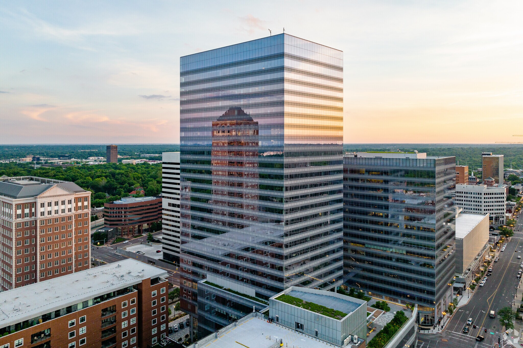 7676-7638 Forsyth Blvd, Clayton, MO à louer Photo du bâtiment- Image 1 de 9