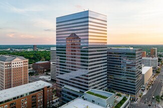 Plus de détails pour 7676-7638 Forsyth Blvd, Clayton, MO - Bureau, Commerce de détail à louer