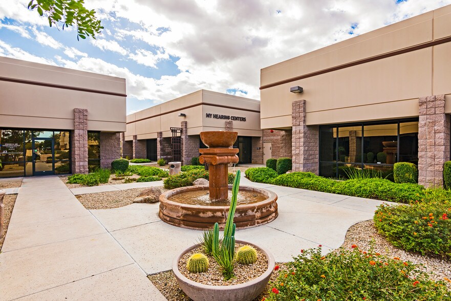 7075 W Bell Rd, Glendale, AZ à louer - Photo du bâtiment - Image 1 de 7