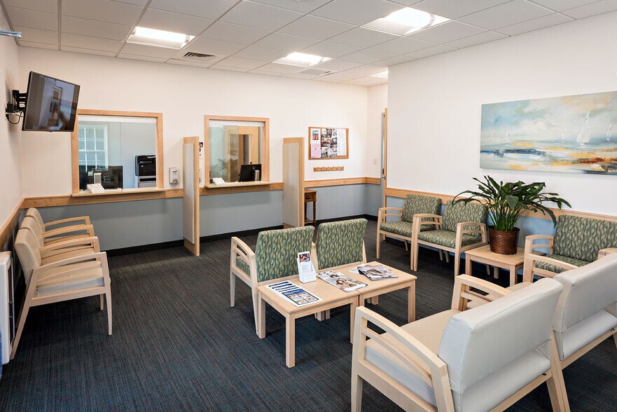 33 Edgerton Dr, North Falmouth, MA à vendre - Photo du bâtiment - Image 3 de 8