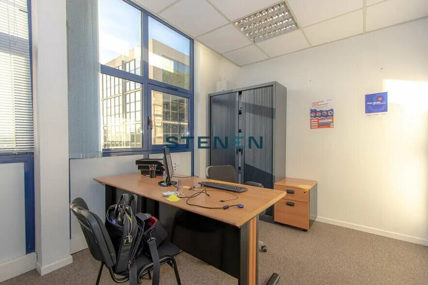 Office in Aix-en-Provence for lease - Interior Photo - Image 1 of 10