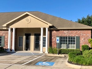 2245 N Loop 336 W, Conroe, TX à louer Photo du bâtiment- Image 1 de 1