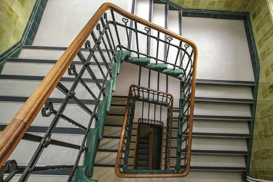 20-21 Staple Inn, London for lease - Building Photo - Image 2 of 5