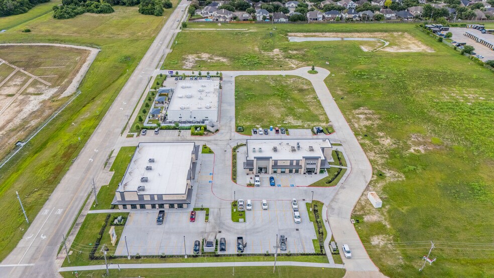 1130 Grand Oak Blvd, League City, TX à louer - Photo du bâtiment - Image 2 de 9