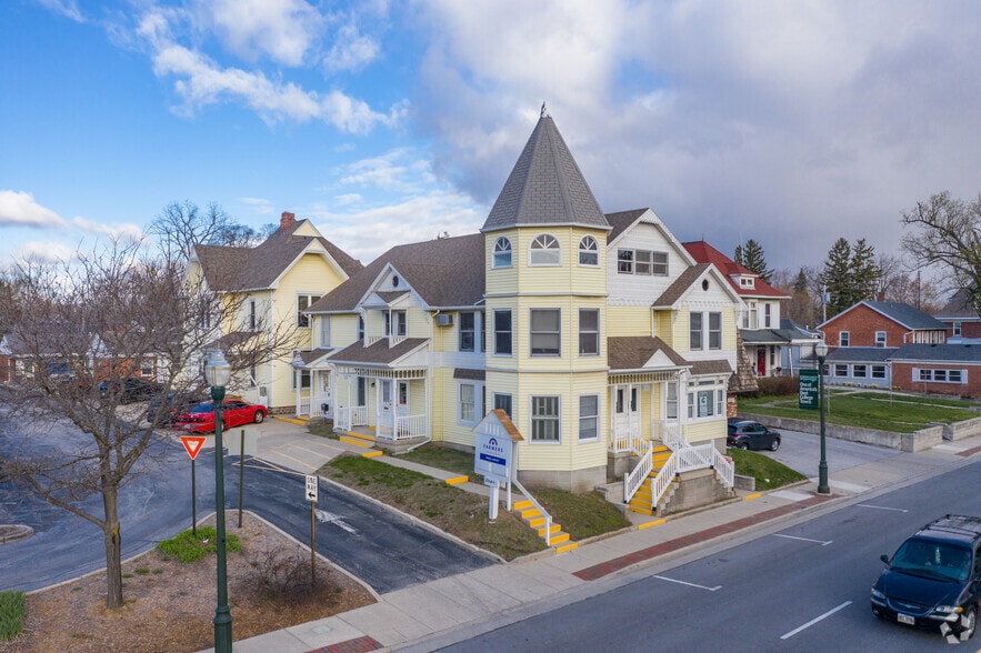 315 N Main St, Bowling Green, OH à louer - Photo du bâtiment - Image 3 de 5