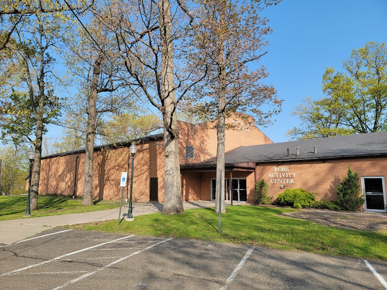 400 Riverside Dr, Johnson City, NY à louer - Photo du bâtiment - Image 3 de 38