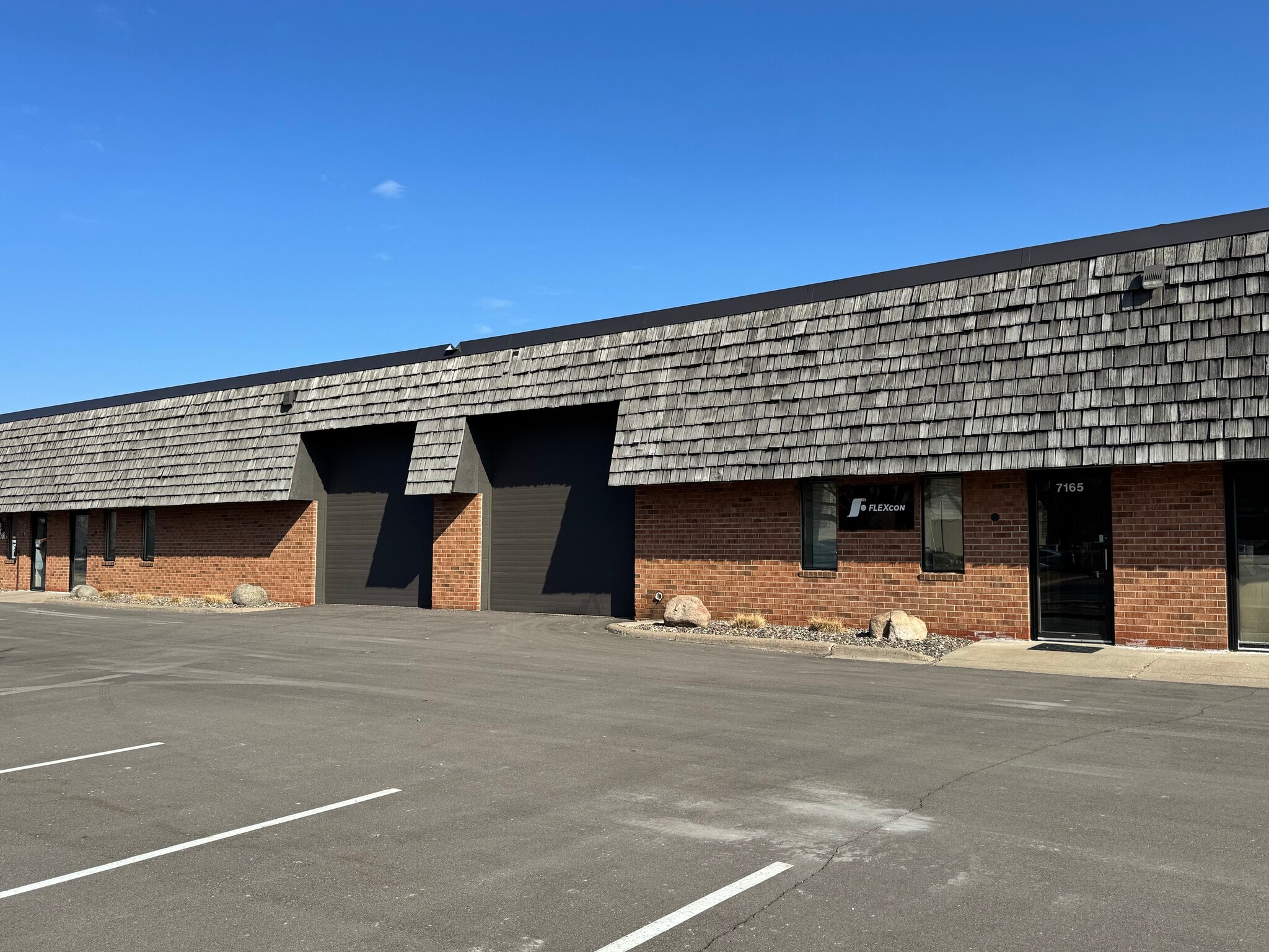 7155-7175 W Commerce Cir, Fridley, MN for lease Interior Photo- Image 1 of 4