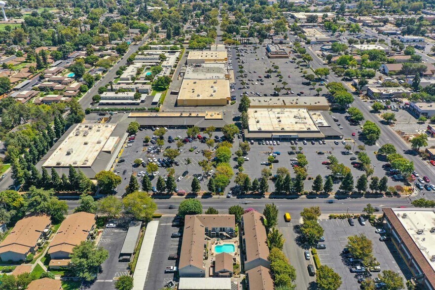 80 W Court St, Woodland, CA à louer - Photo du bâtiment - Image 3 de 6
