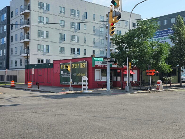 917 Genesee st, Syracuse, NY à vendre - Photo du bâtiment - Image 2 de 5