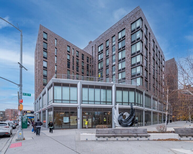 1725 Village Ln, Far Rockaway, NY à louer - Photo du bâtiment - Image 3 de 11