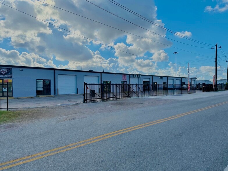 1423 Hollywood St, Houston, TX for lease - Building Photo - Image 1 of 7