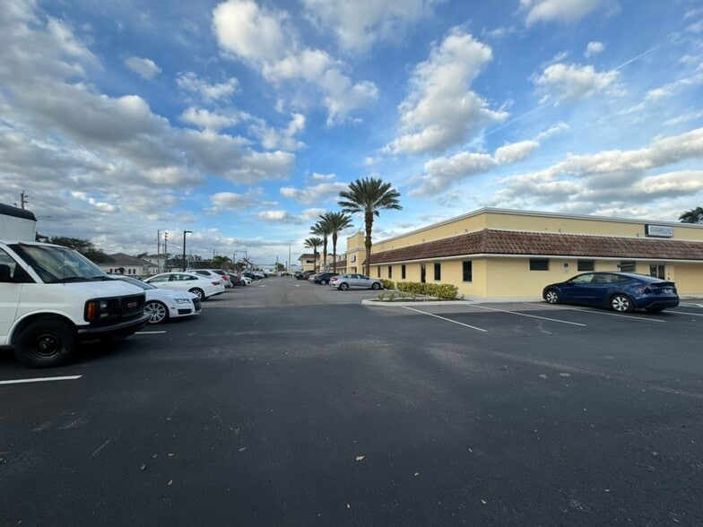 2225-2275 S Babcock St, Melbourne, FL for lease - Building Photo - Image 3 of 5