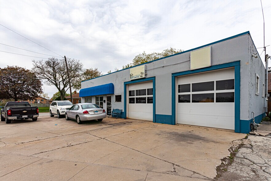 8418 Joliet Rd, McCook, IL à vendre - Photo du bâtiment - Image 1 de 12