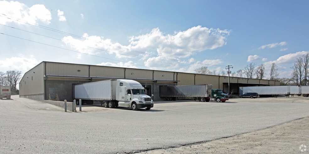 324-326 Moore Ave, Suffolk, VA for lease - Building Photo - Image 2 of 2