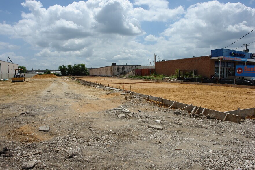 11456 Harry Hines Blvd, Dallas, TX à vendre - Photo du bâtiment - Image 3 de 16