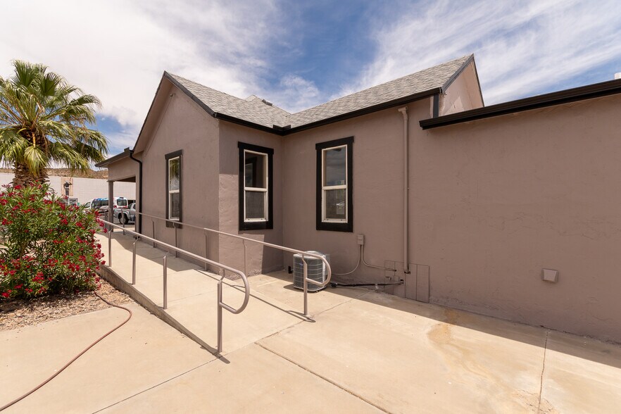 310 E Oak St, Kingman, AZ à vendre - Photo du bâtiment - Image 3 de 37