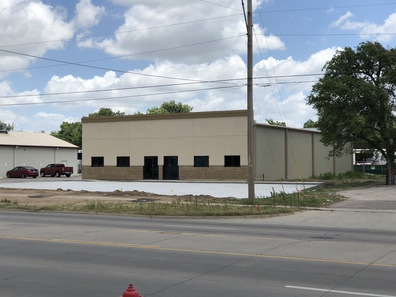 206 N West St, Wichita, KS for lease - Building Photo - Image 3 of 21