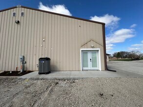 111 Walnut Ln, Colona, IL for lease Building Photo- Image 2 of 13