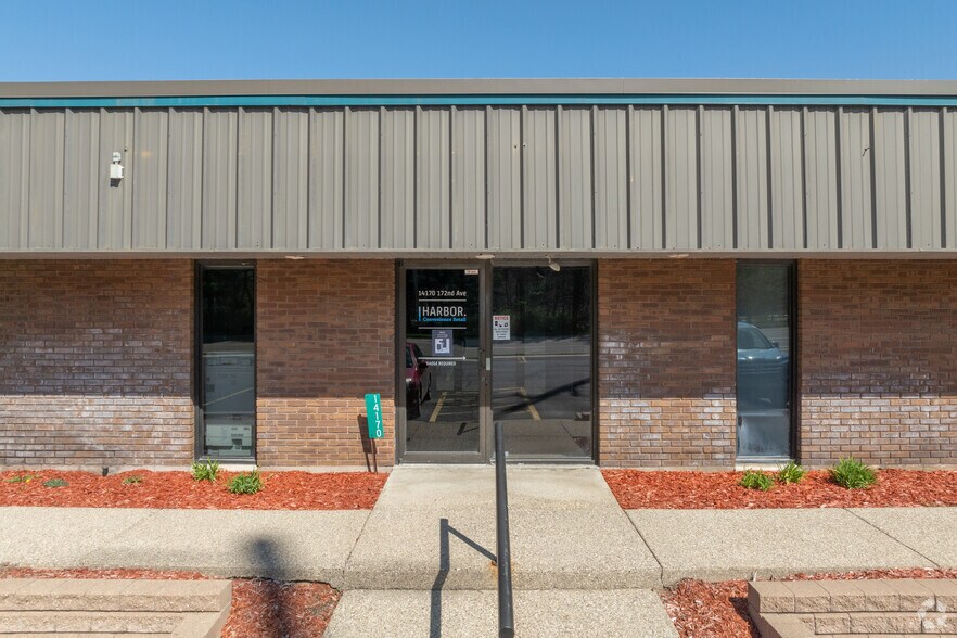 14170 172nd Ave, Grand Haven, MI à vendre - Photo du bâtiment - Image 3 de 5