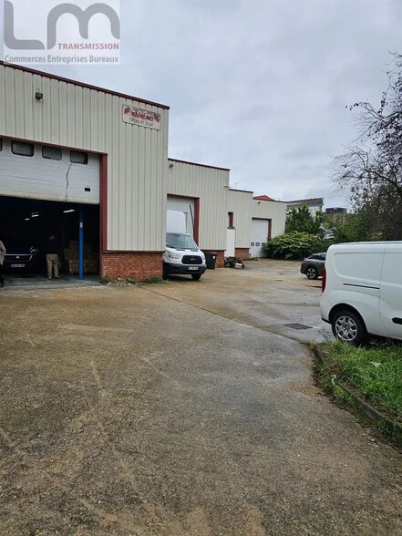 Flex in Ivry-sur-Seine for lease - Building Photo - Image 1 of 4