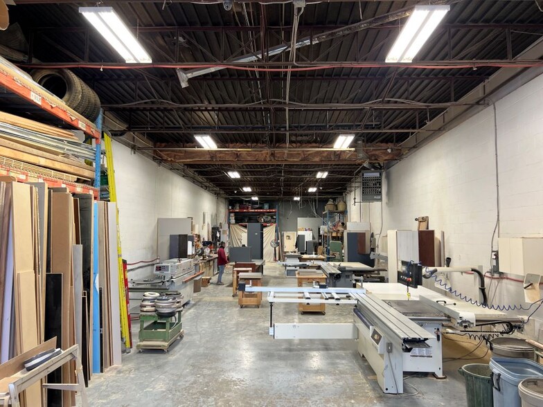 100 Boul Hymus, Pointe-claire, QC for lease - Interior Photo - Image 3 of 5