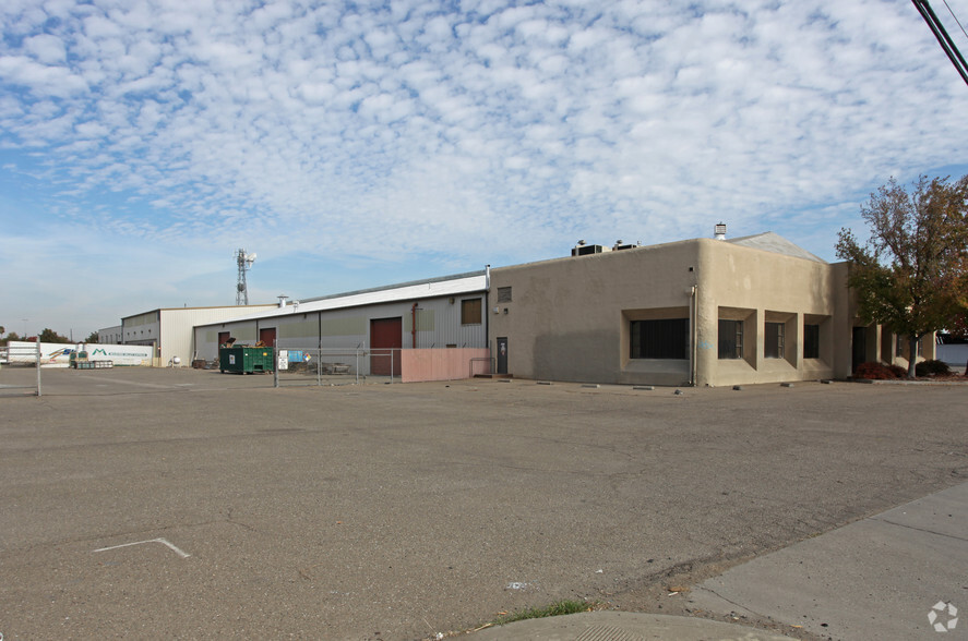 1747 E Charter Way, Stockton, CA for sale - Primary Photo - Image 1 of 1