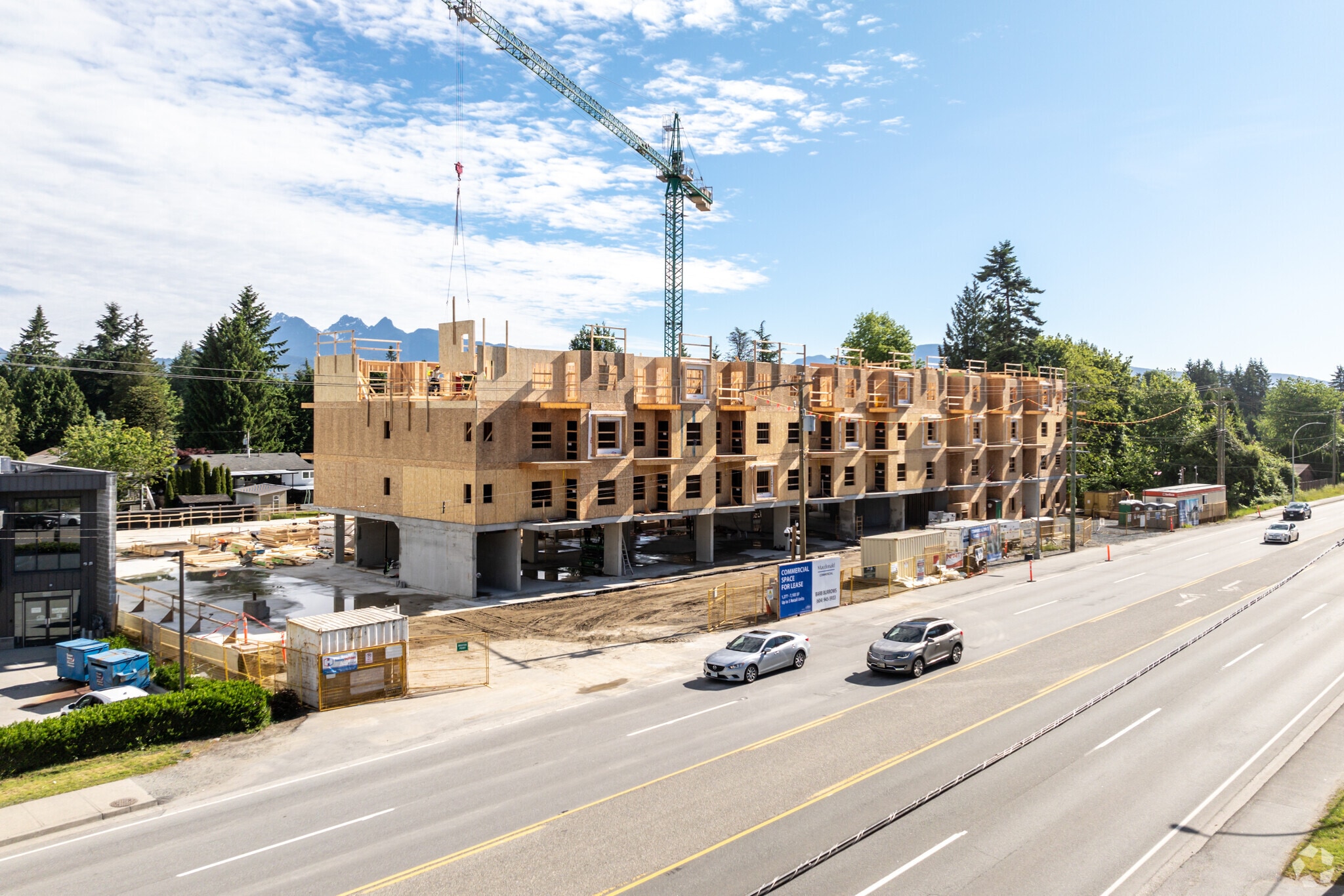 21783 Lougheed Hwy, Maple Ridge, BC à louer Photo principale- Image 1 de 2