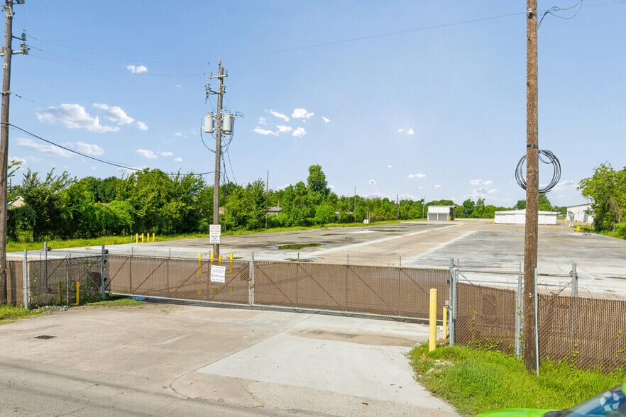11939 Aldine Westfield Rd, Houston, TX for lease - Building Photo - Image 2 of 28