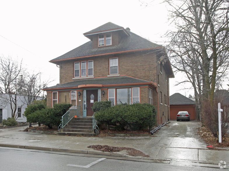 107 Buntrock Ave, Thiensville, WI for sale - Building Photo - Image 3 of 3