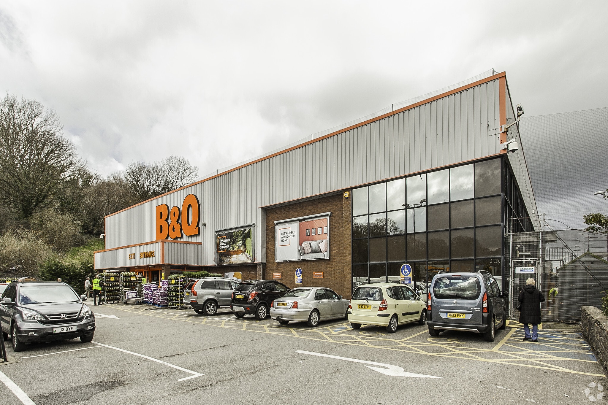 B&Q & HALFORDS | CAERNARFON ROAD portfolio of 2 properties for sale on LoopNet.ca Primary Photo- Image 1 of 2