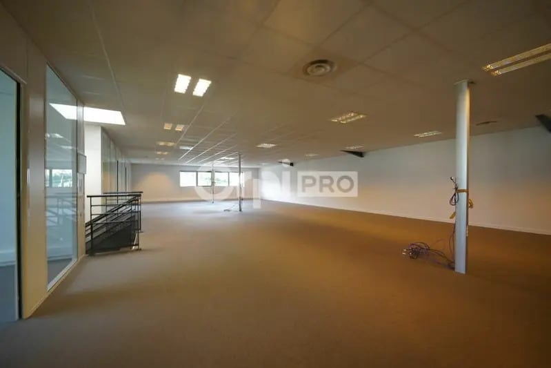 Office in Marcilly-d'Azergues for lease - Building Photo - Image 3 of 12