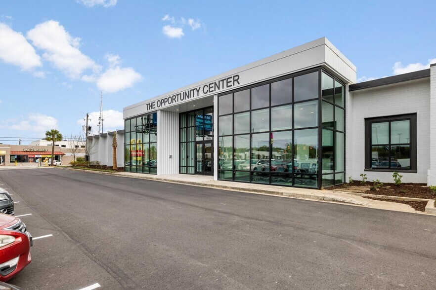 8570 Rivers Ave, North Charleston, SC à louer - Photo du bâtiment - Image 2 de 18