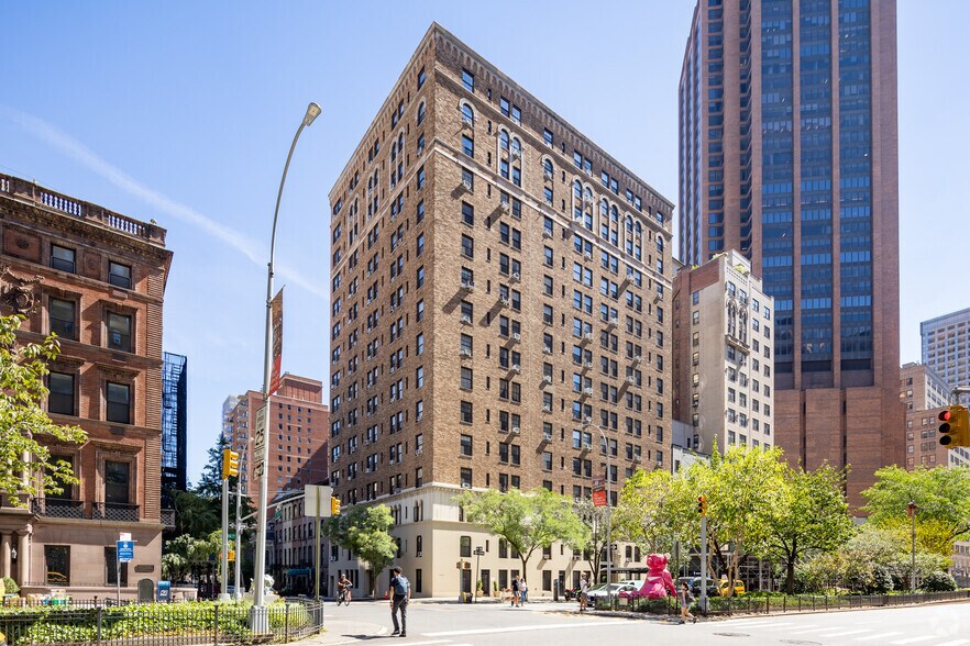 15-17 Park Ave, New York, NY à louer - Photo du bâtiment - Image 2 de 12