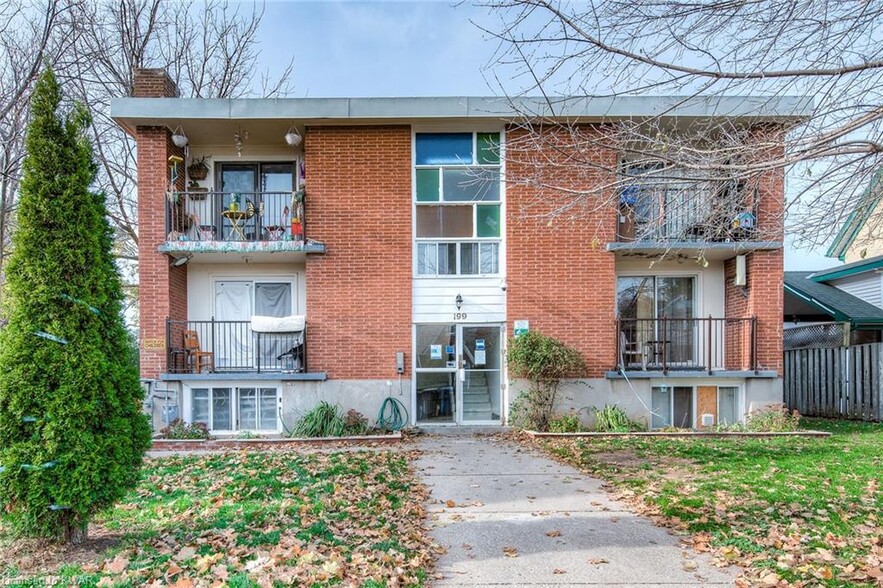 199 Ahrens St W, Kitchener, ON à vendre - Photo principale - Image 1 de 5